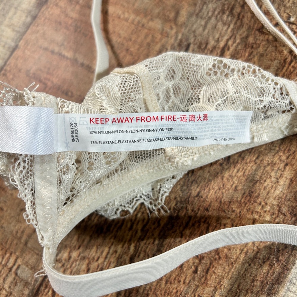 Out From Under Ivory Eyelash Lace Triangle Bralette Adjustable Boho Lingerie L - Picture 7 of 7